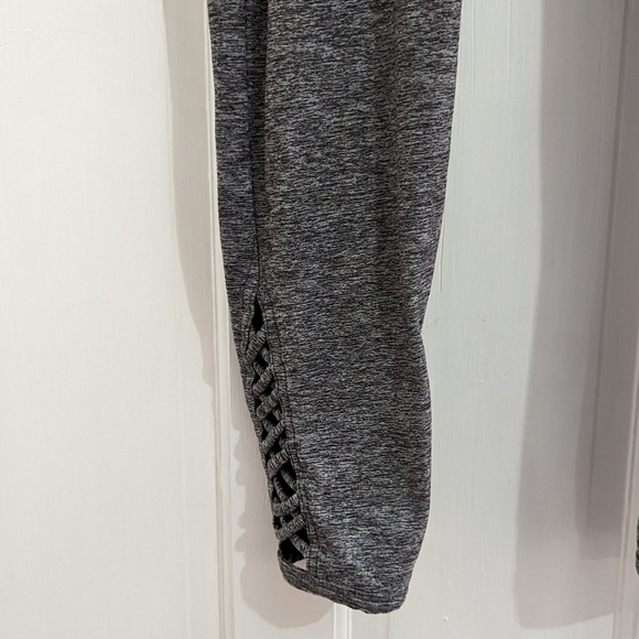 No Boundaries Gray Variegated Yoga Pants - Picture 3 of 5